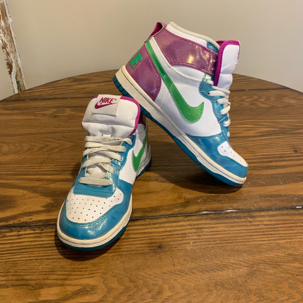 Nike’s youth 4.5, woman’s 6/6.5